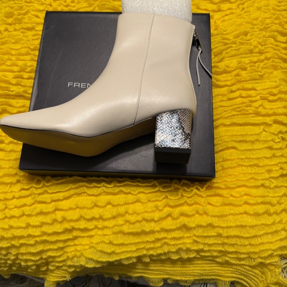 French Connection Ivory Booties, gorgeous snakeskin print on heel, NIB $128 MSRP - Picture 4 of 7